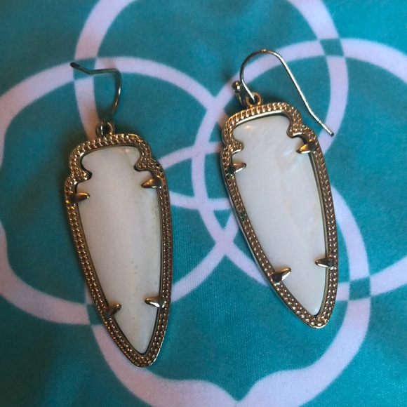 ❌Sold! Kendra Scott gold/ white dangle earrings! - Picture 3 of 4